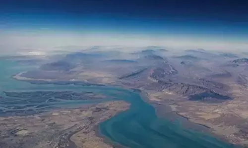 Serba-serbi negara-negara yang diberi izin lewati Selat Hormuz