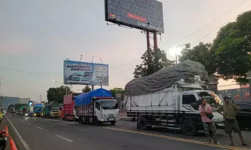 Ratusan truk logistik antre 12 jam di penyeberangan Ketapang-Gilimanuk