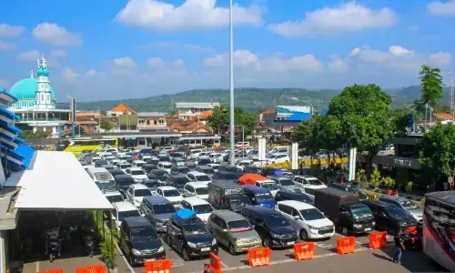 Arus balik H+7 Lebaran penyeberangan Ketapang-Gilimanuk membludak