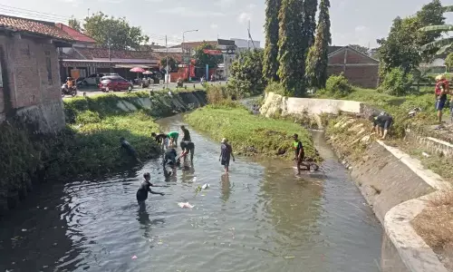 Masyarakat Bantul laksanakan aksi bersih sungai dukung Gerakan ASRI