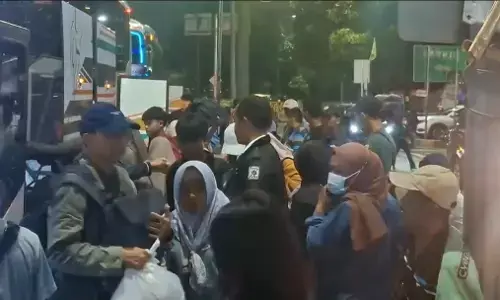 Arus balik H+7 membludak, Kampung Rambutan kebanjiran 6.000 penumpang