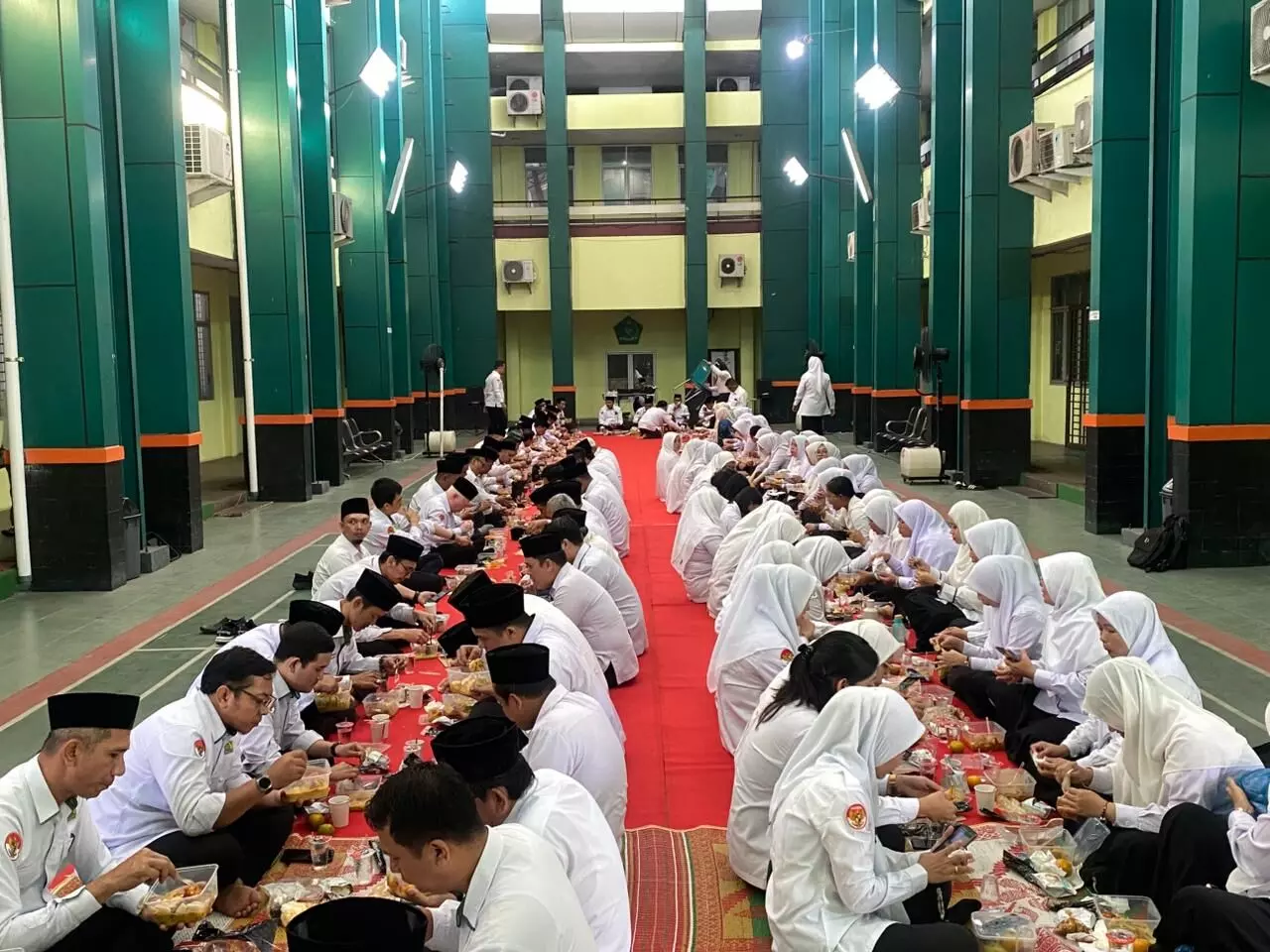 Halal Bihalal Kanwil Kemenagsu berlangsung sederhana dan khidmat Halal Bihalal Kanwil Kemenagsu berlangsung sederhana dan khidmat
