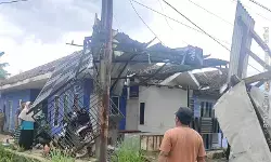 Angin puting beliung merusak 16 bangunan di Pacet Jabar