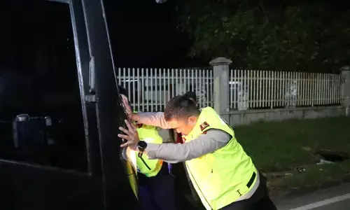 Bus mogok di jalur arteri, Kapolres Cirebon Kota turun langsung saat patroli KRYD pascaOps Ketupat