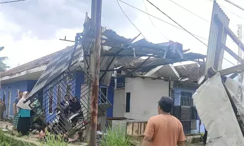 Angin puting beliung merusak 16 bangunan di Pacet Jabar