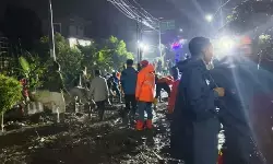 Tim gabungan lakukan pembersihan material banjir di Kota Batu Tim gabungan lakukan pembersihan material banjir di Kota Batu