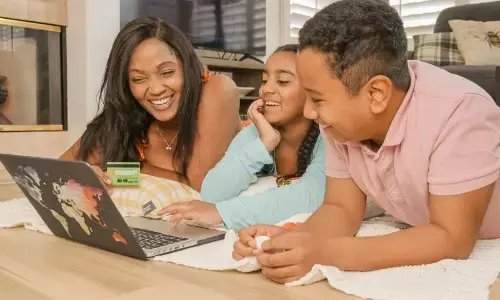 Pemerintah ajak orang tua dan anak tegur platform tak patuh PP Tunas