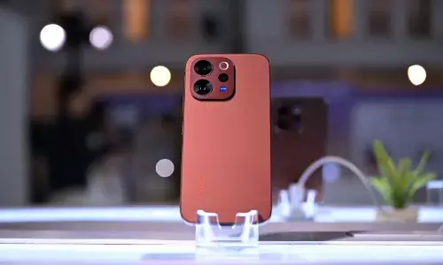 Vivo V70 dengan RAM 12GB dan memori internal 512GB hadir di Indonesia