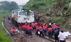 KAI refund tiket 100 persen bagi penumpang terdampak longsor Sasaksaat