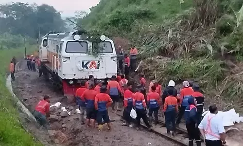 KAI refund tiket 100 persen bagi penumpang terdampak longsor Sasaksaat