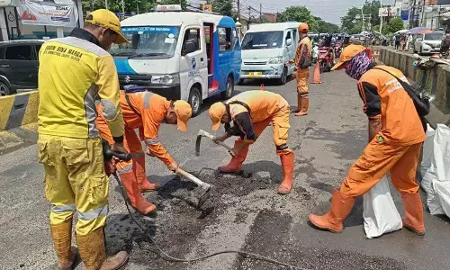 Bina Marga Jaksel mulai perbaiki jalan berlubang di Ragunan