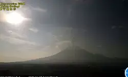 Semeru empat kali erupsi dengan tinggi letusan hingga 1.200 meter