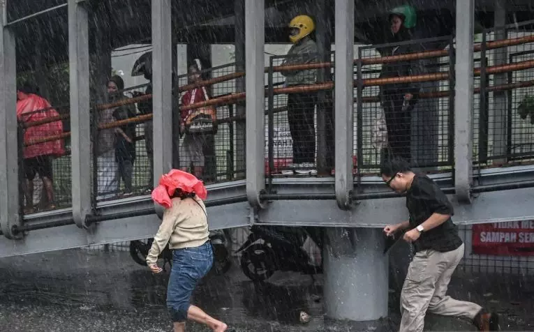 Hujan diprakirakan guyur wilayah DKI Jakarta pada Minggu siang