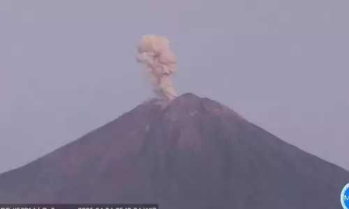 Semeru erupsi sembilan kali dengan tinggi letusan hingga 1.000 meter