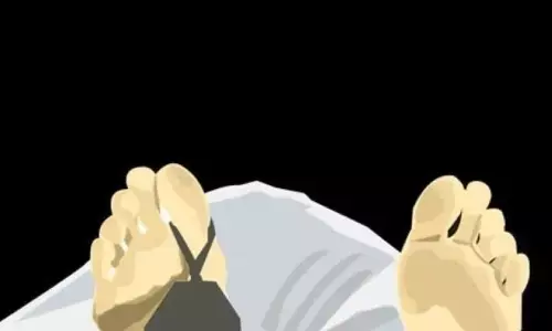 Wanita tewas tersambar kereta saat menyeberang di rel Cikoko Pancoran Wanita tewas tersambar kereta saat menyeberang di rel Cikoko Pancoran