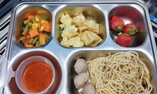 Puluhan siswa dari empat sekolah Jaktim diduga keracunan spageti MBG
