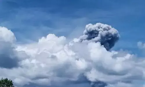 Gunung Dukono erupsi, abu vulkanik capai 1,4 Km Gunung Dukono erupsi, abu vulkanik capai 1,4 Km