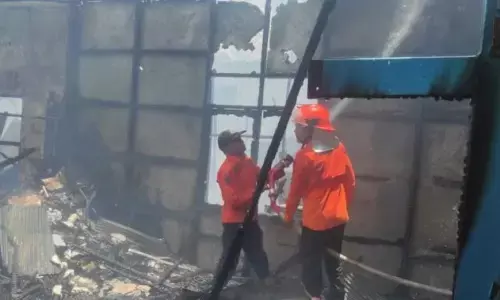 Empat rumah di kawasan padat penduduk Kapuas hangus dilalap api