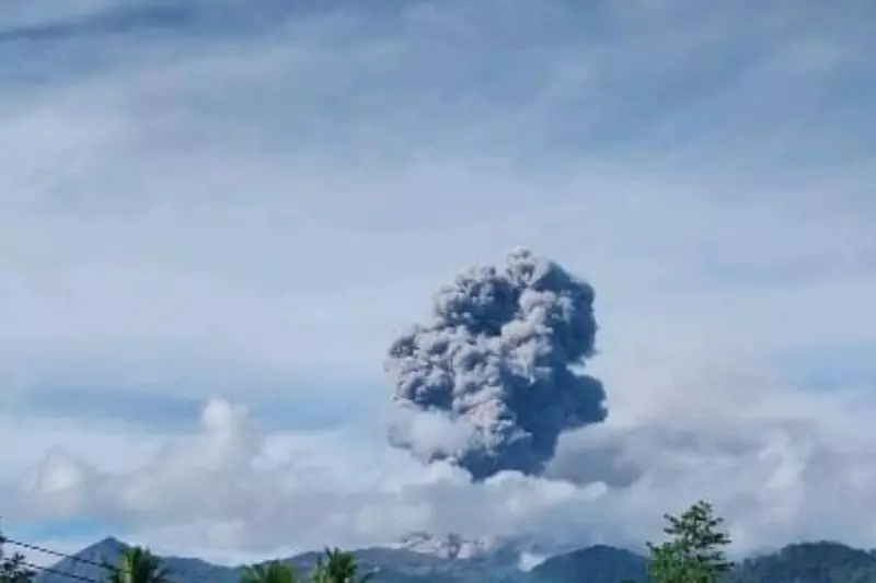 Gunung Dukono lontarkan abu vulkanik setinggi 1.600 meter Gunung Dukono lontarkan abu vulkanik setinggi 1.600 meter