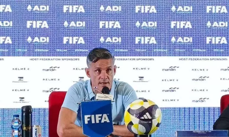 John Herdman main bola dengan warga di Lombok usai FIFA Series 2026 John Herdman main bola dengan warga di Lombok usai FIFA Series 2026