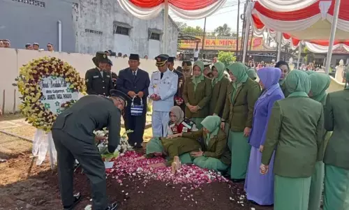 Jenazah Kopda Anumerta Farizal dimakamkan di TMP Giripeni Kulon Progo