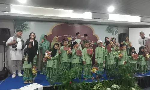 Keceriaan puluhan anak yatim Panti Asuhan Masithoh di Halal Bihalal Gosyen Azana Hotel Salatiga Keceriaan puluhan anak yatim Panti Asuhan Masithoh di Halal Bihalal Gosyen Azana Hotel Salatiga