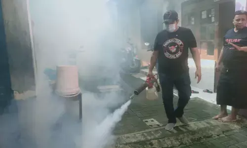 Kasus DBD meningkat, warga Kampung Makam Bergolo Solo lakukan fogging