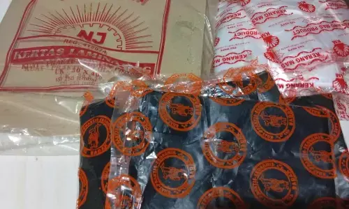 Pedagang makanan di Kudus keluhkan kenaikan harga plastik