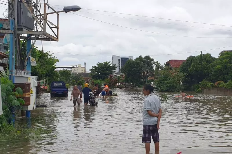 Sejumlah permukiman dan jalan di Palembang tergenang air Sejumlah permukiman dan jalan di Palembang tergenang air