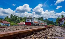 KA Lembah Anai rute Padang-Kayutanam (PP) terjual 100 persen lebih selama libur Paskah