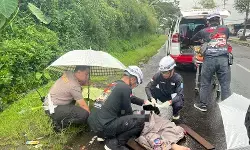 Aipda Agung tutupi wajah korban laka Salatiga dengan baju seragamnya