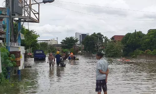 Sejumlah permukiman dan jalan di Palembang tergenang air Sejumlah permukiman dan jalan di Palembang tergenang air