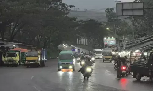 Hujan intensitas bervariasi berpotensi guyur mayoritas wilayah Indonesia