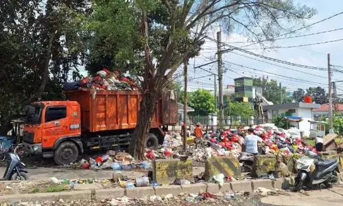 Sudin LH Jaksel kerahkan ratusan truk untuk tangani sampah