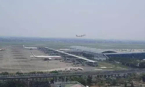 Belasan penerbangan di Bandara Soetta dialihkan akibat cuaca ekstrem