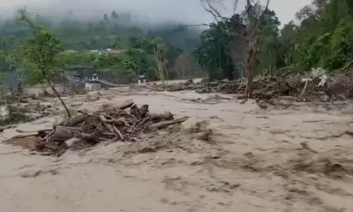 Aceh Tengah kembali dilanda banjir, dua jembatan darurat ambruk
