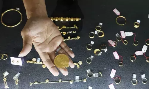 Selasa pagi ini emas UBS-Antam-Galeri24 di Pegadaian serempak turun