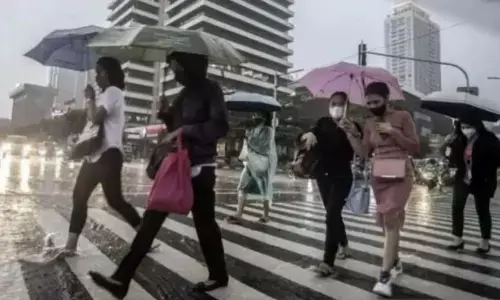 Selasa, mayoritas wilayah Indonesia diprakirakan hujan ringan