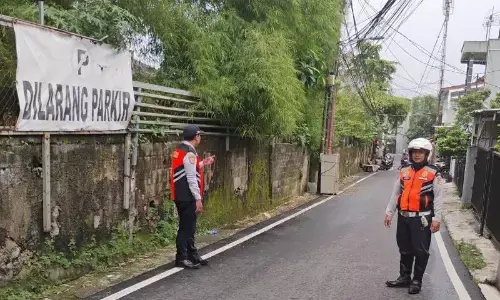 Sudinhub siagakan personel jaga Jalan Damai Kalisari dari parkir liar
