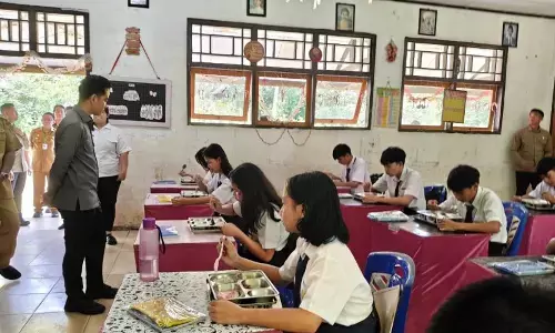 Wapres Gibran tinjau program MBG di Minahasa Wapres Gibran tinjau program MBG di Minahasa