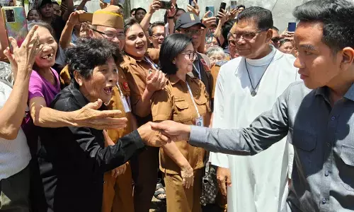 Tinjau Gereja terdampak gempa di Minahasa, Gibran minta segera diperbaiki