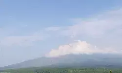 Gunung Semeru kembali erupsi dengan tinggi letusan 1.000 meter