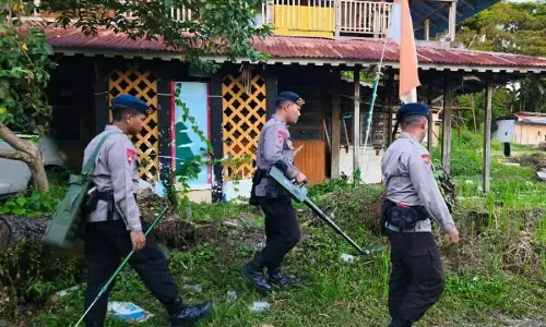 Pastikan keamanan Paskah Nasional, Tim Jibom Satbrimob Polda Sulut sterilisasi kawasan Megamas Pastikan keamanan Paskah Nasional, Tim Jibom Satbrimob Polda Sulut sterilisasi kawasan Megamas