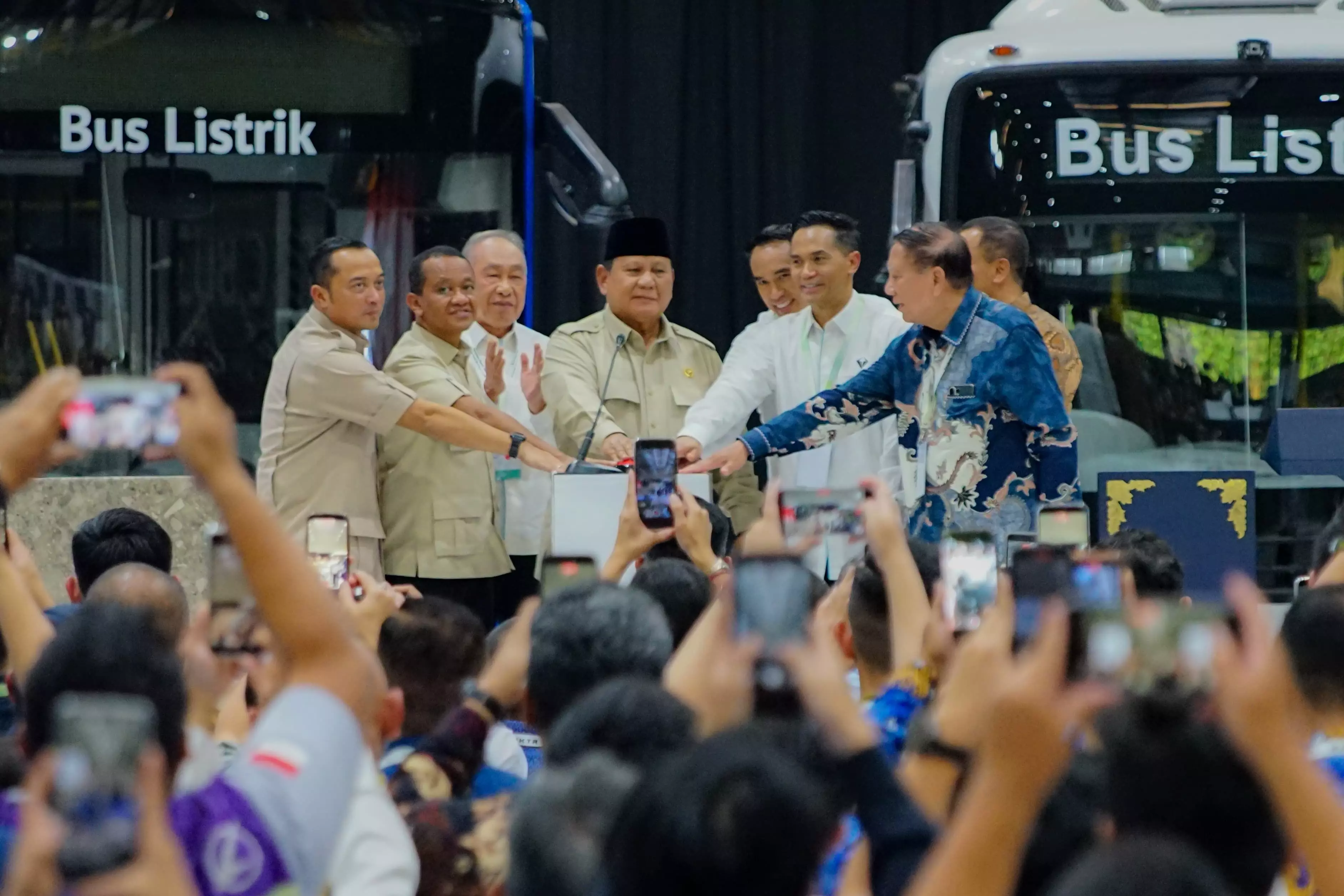 Presiden Prabowo resmikan pabrik perakitan kendaraan berbasis listrik PT VKTR di Magelang Presiden Prabowo resmikan pabrik perakitan kendaraan berbasis listrik PT VKTR di Magelang