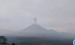 Gunung Semeru empat kali erupsi pada Kamis