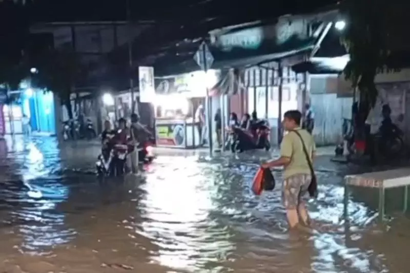 Banjir di Cepu rendam ratusan rumah . Banjir di Cepu rendam ratusan rumah .