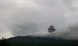 Gunung Lewotobi Laki-laki di Flores Timur kembali meletus Gunung Lewotobi Laki-laki di Flores Timur kembali meletus