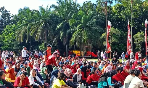 Pemkot Jaktim tetap gelar senam sehat meski ada pemberlakuan WFH Pemkot Jaktim tetap gelar senam sehat meski ada pemberlakuan WFH