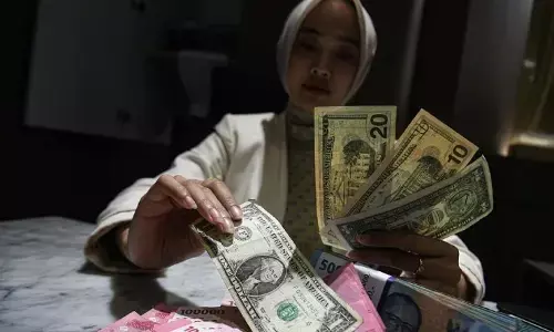 Rupiah pada Jumat pagi menguat jadi Rp17.083 per dolar AS