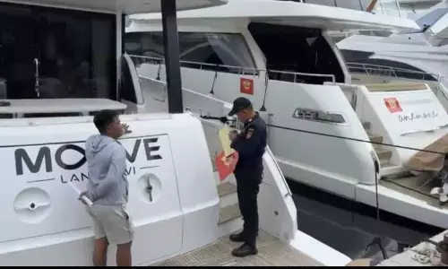 Bea Cukai-DJP segel empat yacht di Pantai Marina